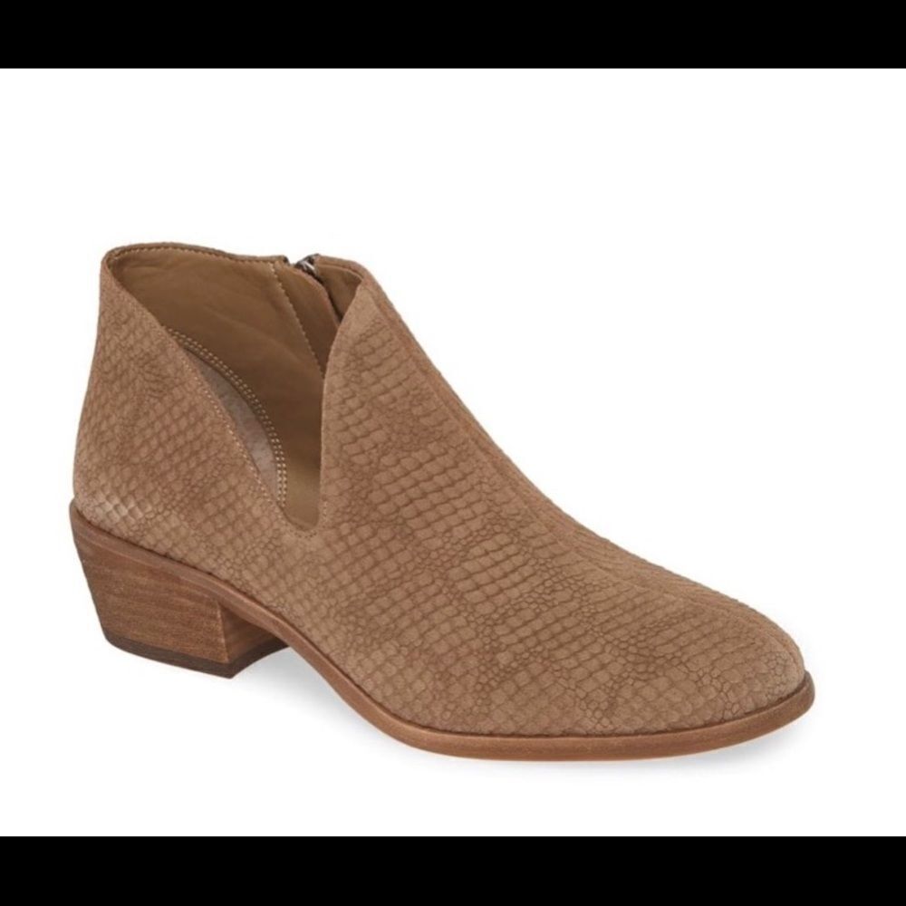 NEW Vince Camuto Phendra embossed booties 8.5